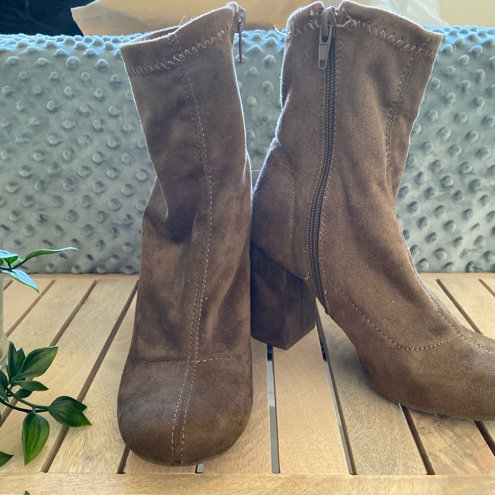 MIA sock booties